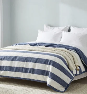 17 Blue and White Bedding Ideas for Fresh Coastal Style
