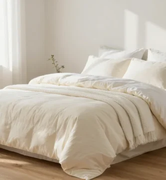 18 Cream and White Bedding Ideas for Soft Cozy Bedrooms