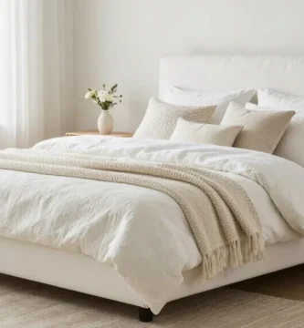 18 White Textured Bedding Ideas for Layered Looks