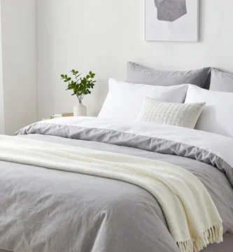 19 Grey and White Bedding Ideas for Calm Neutral Decor